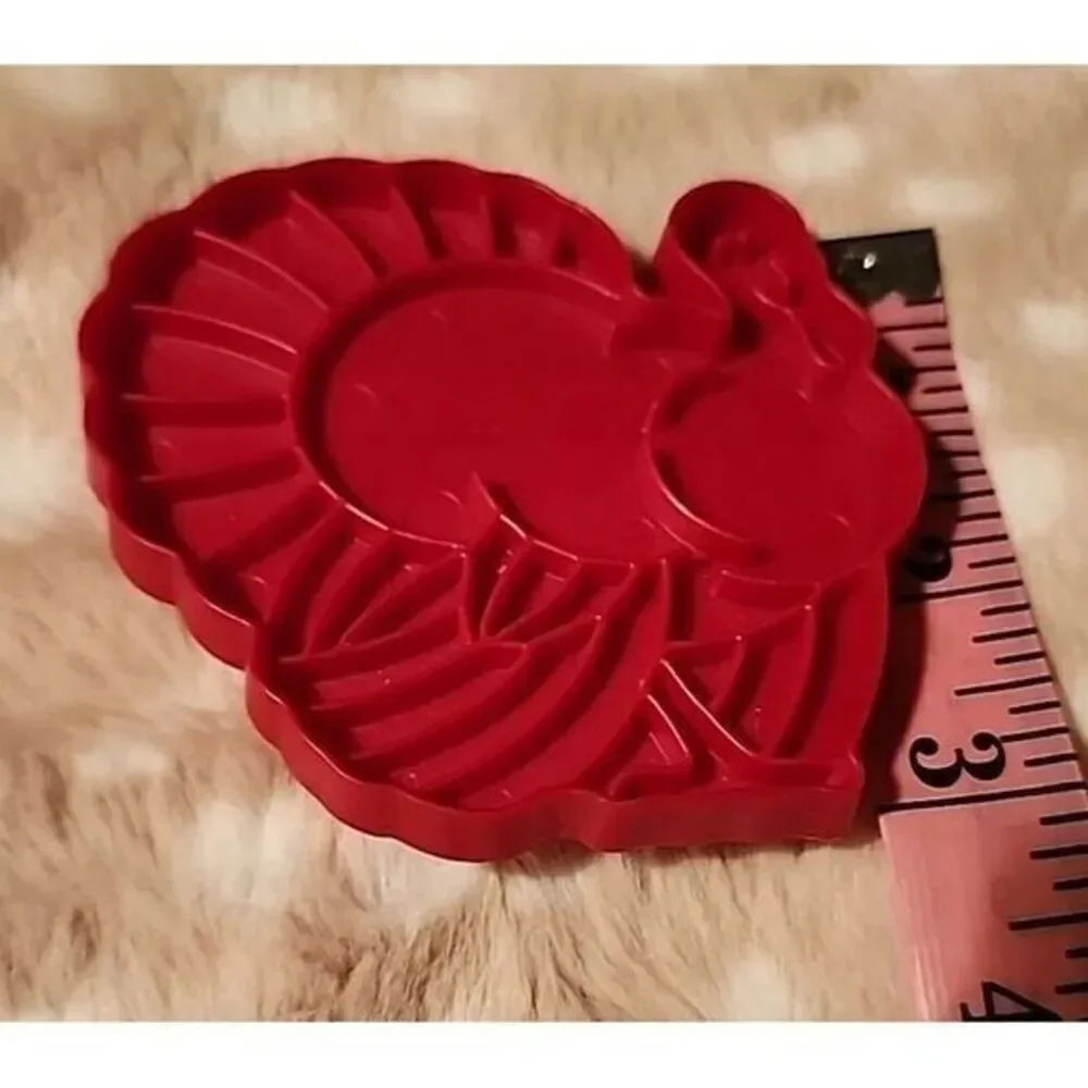 Tupperware Vintage Red Plastic Cookie‎ Cutter Turkey Thanksgiving Farm Bird Tom